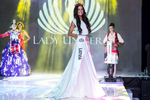 Lady-Universe-2018-1989
